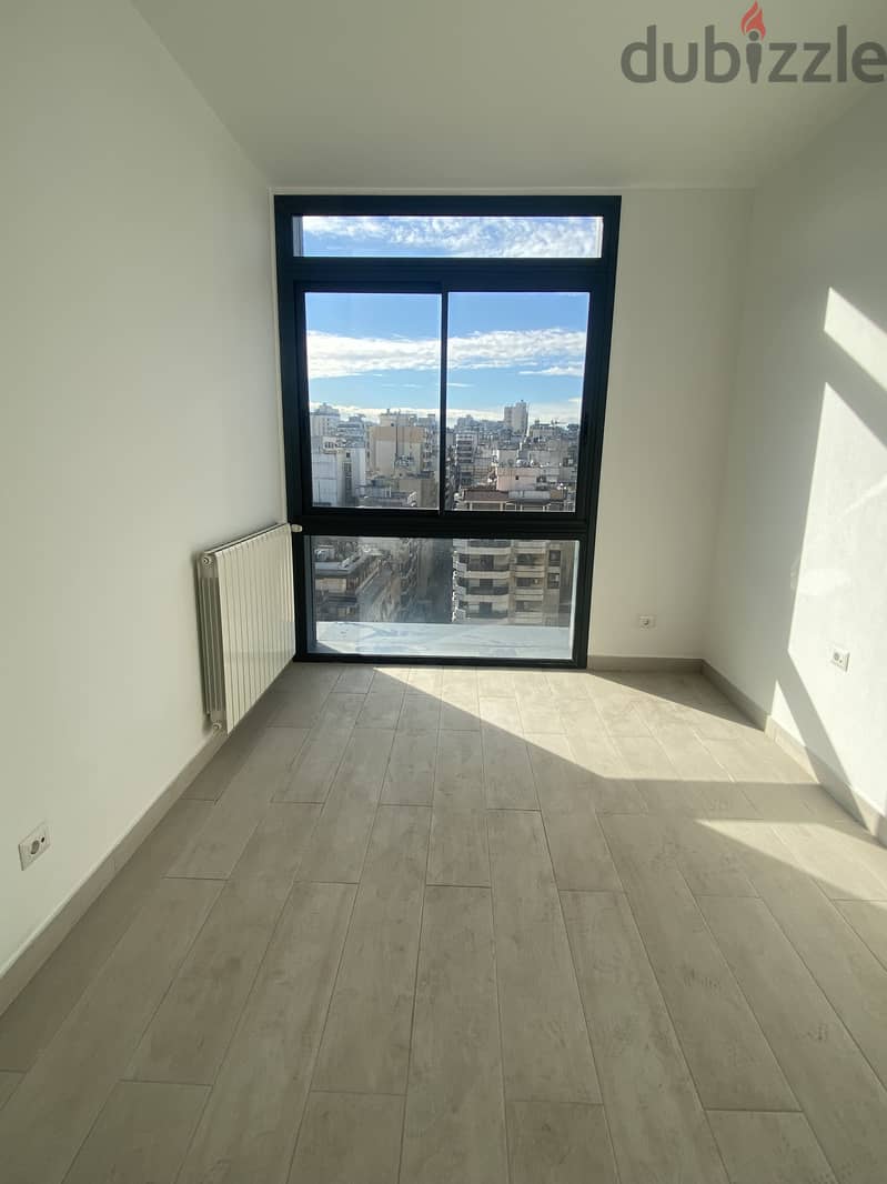 Skyline Sanctuary: 195m² Beirut Apartment with Panoramic City View 6