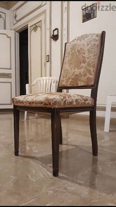 ANTIQUE WOOD CHAIR 0