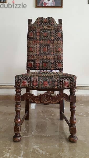 ANTIQUE CHAIR MADE FROM WOOD 1