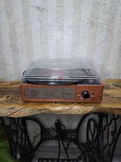 Turntable,  vinyl record player 
مشغل اسطوانات