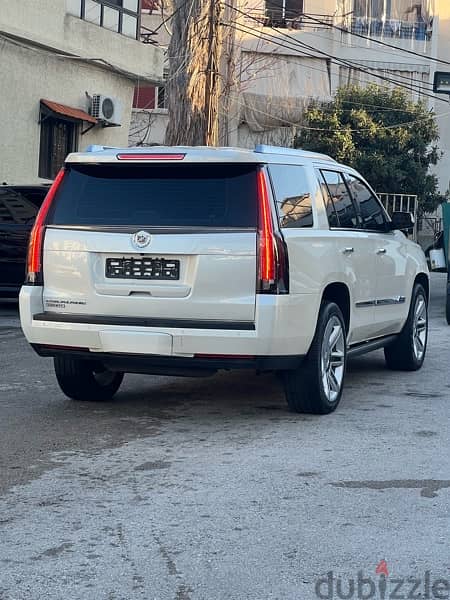 Cadillac escalade 2015 Luxury package in an amazing condition 3