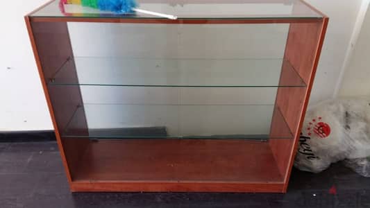 vitrine like new