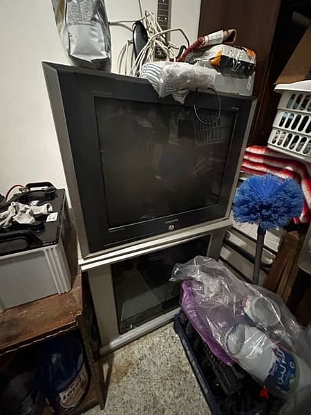 Vintage 29 inch Samsung Tv with Stand 1