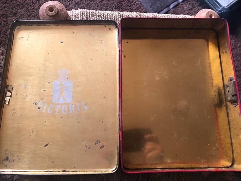 vintage 1950s tin box 2
