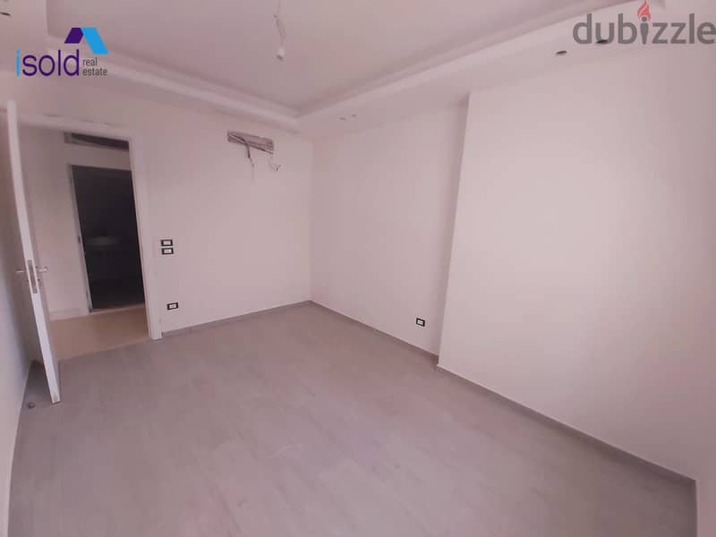 A decorated 200 m2 apartment for sale in Clemenceau 6