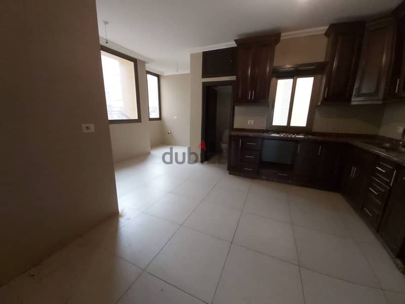 A 250 m2 apartment for rent in Wata el msaytbeh 8