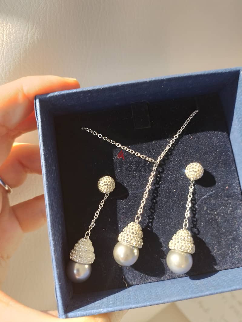 Swarovski Jewelry Set with Gray Pearls and Crystals 4
