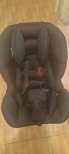 car seat in very good condition barely used from 0 to 5 years at 80$ 1