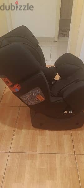 car seat in very good condition barely used from 0 to 5 years at 80$ 3