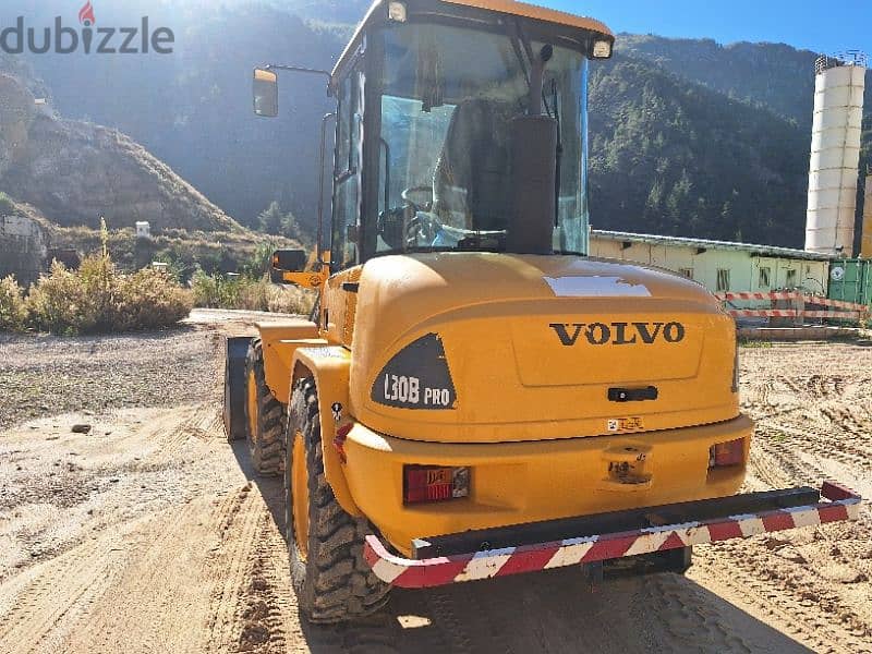 L30B Volvo almost new 200 hours only 8