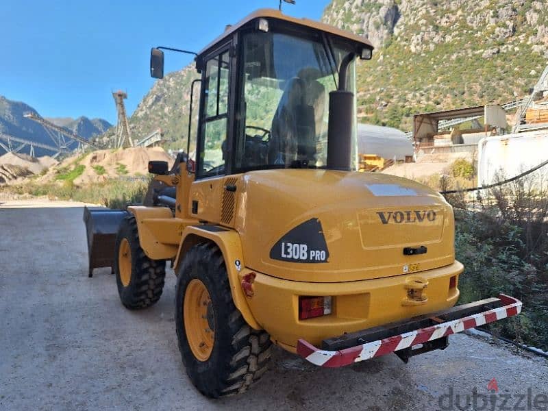 L30B Volvo almost new 200 hours only 10