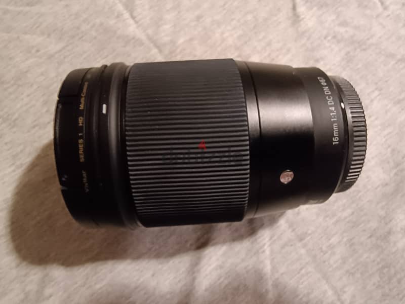Sigma prime lens 1.4 16mm like new 0