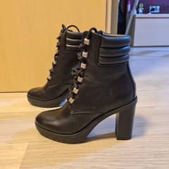 tommy hilfiger boots size 39