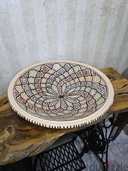 Tunisian style fruit bowl / wall plate
Huge size
صحن تعليق انتيك 4