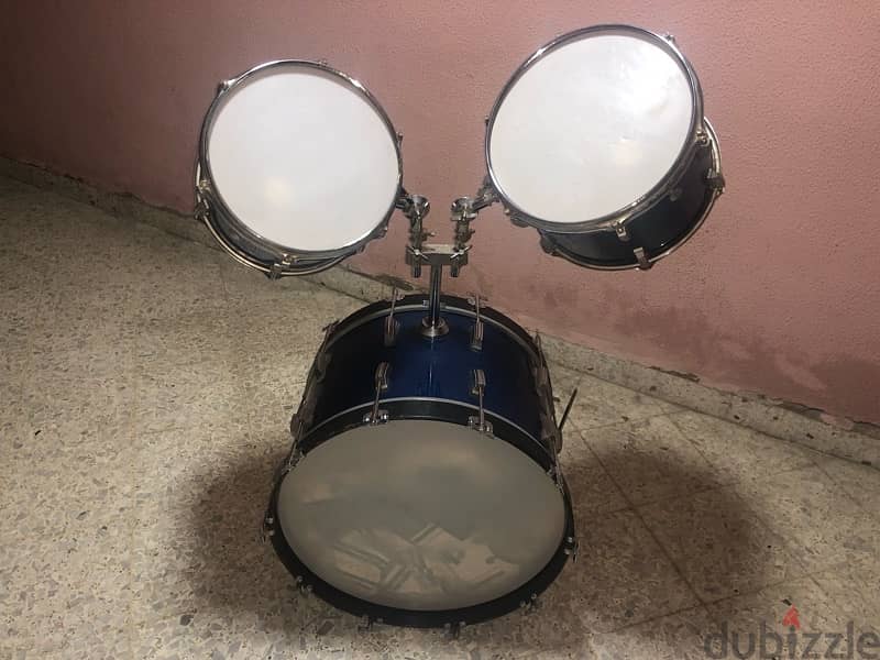 Amati drums like new blue color full with chair 3