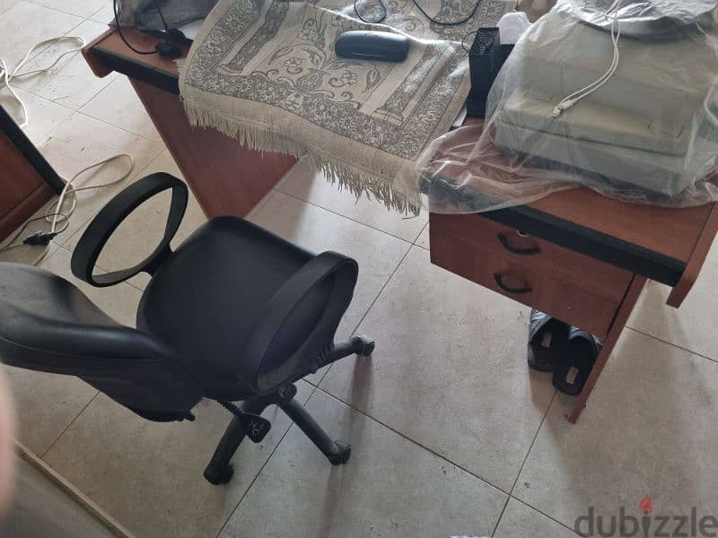 office chairs and office table 7