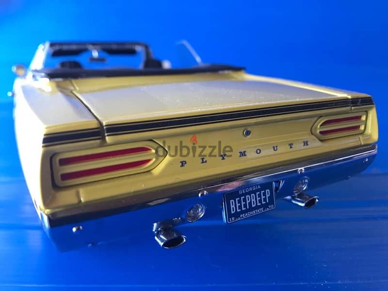 1/18 Scale Diecast in Orig box 1970 Plymouth RARE Conv Road Runner 6