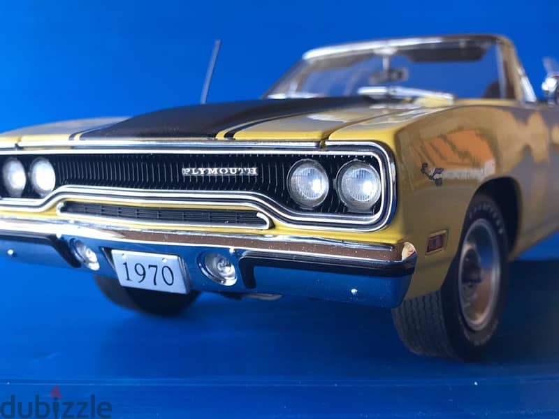 1/18 Scale Diecast in Orig box 1970 Plymouth RARE Conv Road Runner 9