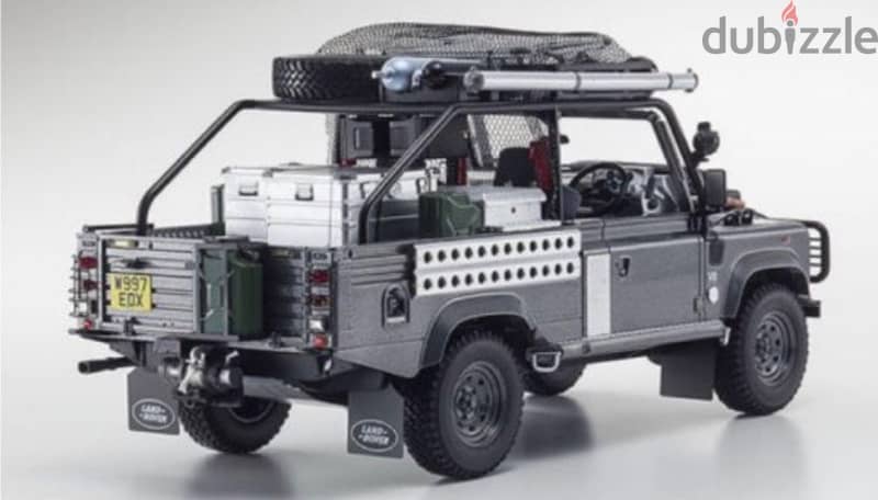 1/18 die-cast New box Land Rover Defender Tomb Raider 2