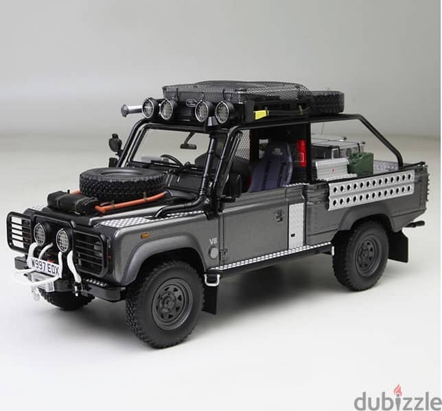 1/18 die-cast New box Land Rover Defender Tomb Raider 4