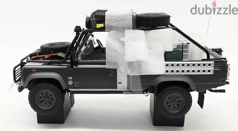 1/18 die-cast New box Land Rover Defender Tomb Raider 6