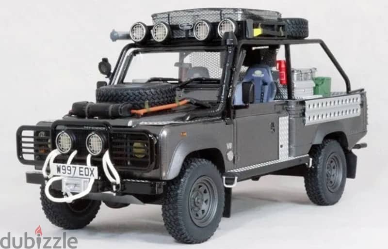 1/18 die-cast New box Land Rover Defender Tomb Raider 9