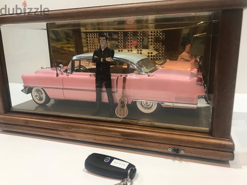 1/18 Vintage diecast Elvis Presley Pink Cadillac Diorama Oak display. 2