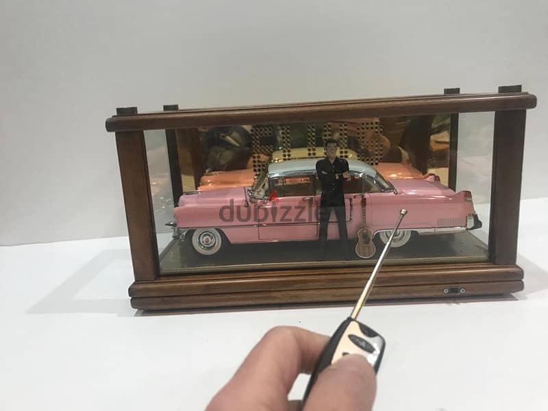 1/18 Vintage diecast Elvis Presley Pink Cadillac Diorama Oak display. 3