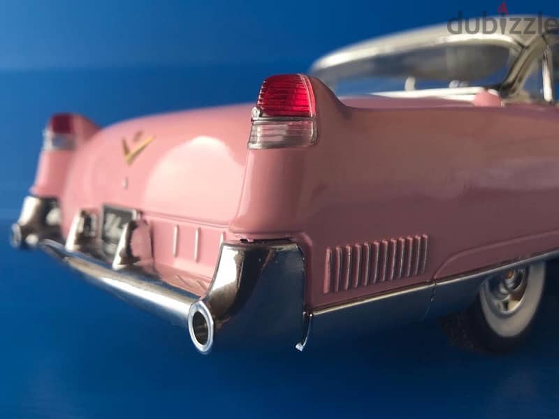 1/18 Vintage diecast Elvis Presley Pink Cadillac Diorama Oak display. 8
