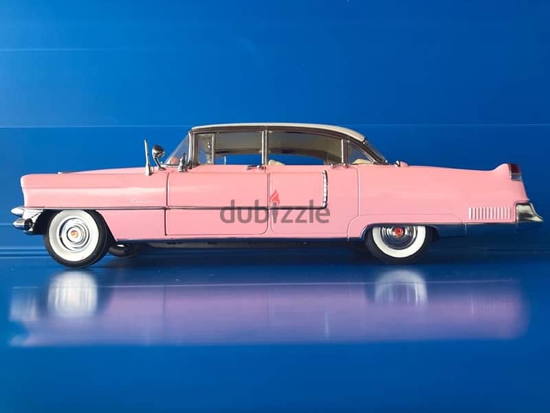 1/18 Vintage diecast Elvis Presley Pink Cadillac Diorama Oak display. 9