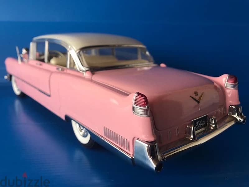 1/18 Vintage diecast Elvis Presley Pink Cadillac Diorama Oak display. 11