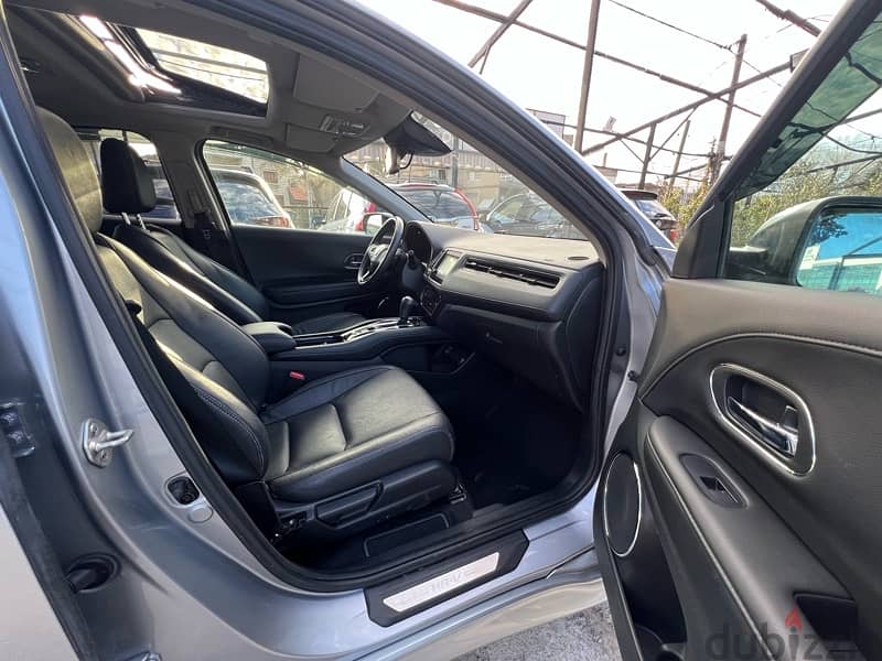 honda HRV AWD touring super clean and law milage 11