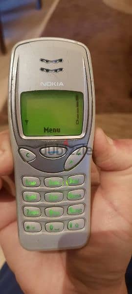 Nokia 3210 + Charger 1