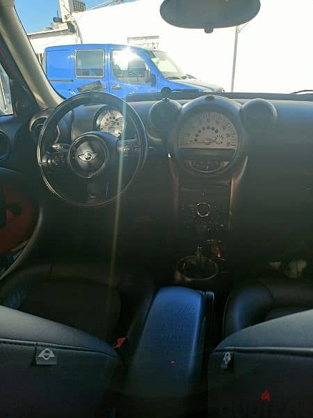 one of a kind minicooper countryman great condition 7