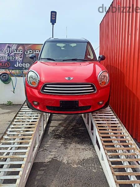 one of a kind minicooper countryman great condition 9