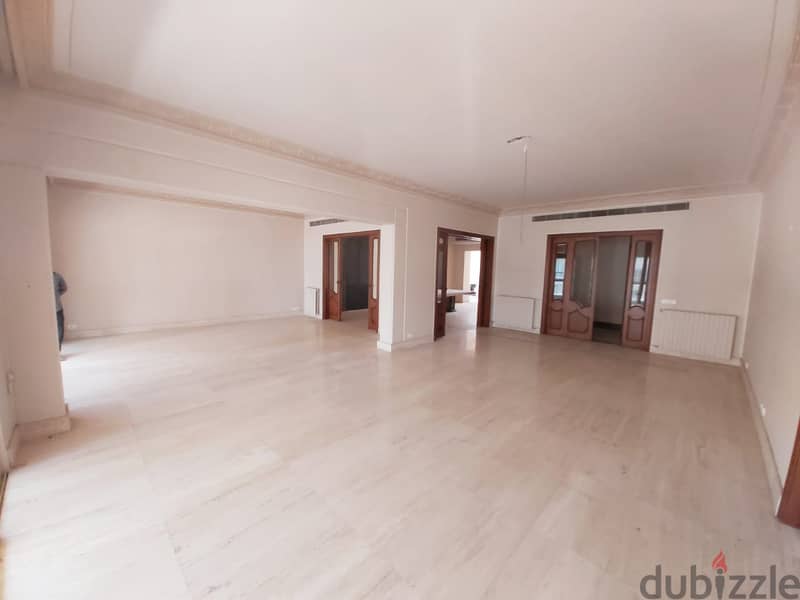 A 460 m2 apartment with a city view for rent in Rawche 1