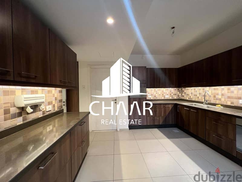 R1696 Luxurious Apartment for Rent in Clemenceau 6