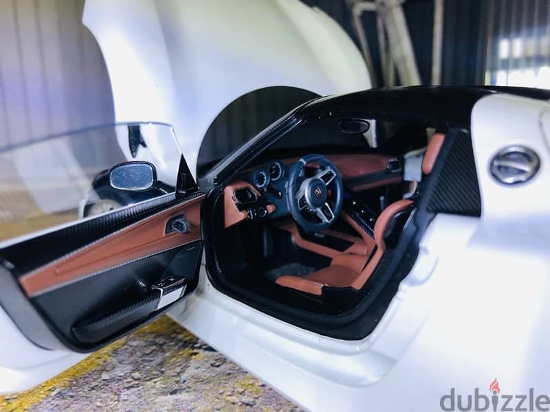 1/18 diecast Autoart & Box Porsche 918 Spyder (Holy Trinity) 5