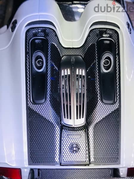 1/18 diecast Autoart & Box Porsche 918 Spyder (Holy Trinity) 7