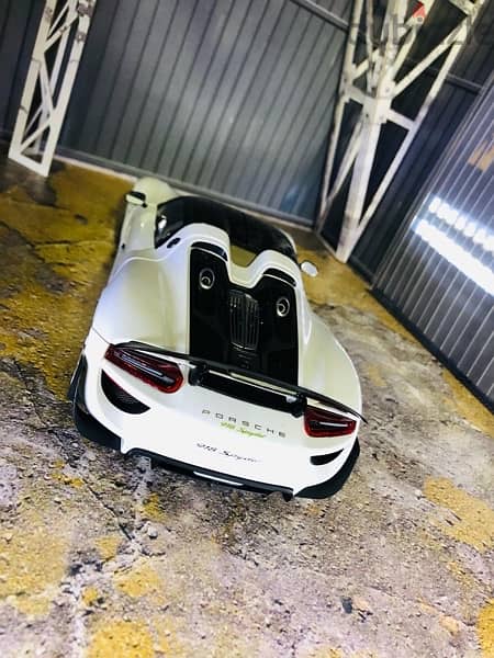 1/18 diecast Autoart & Box Porsche 918 Spyder (Holy Trinity) 10