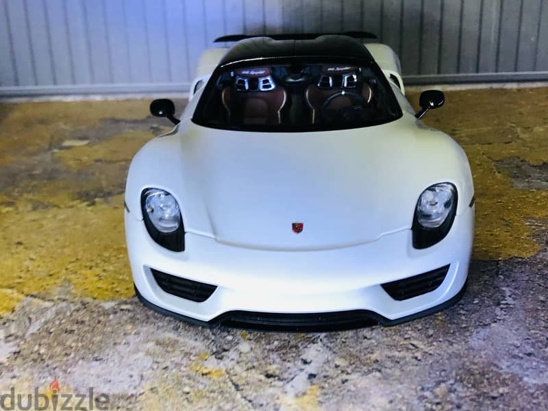 1/18 diecast Autoart & Box Porsche 918 Spyder (Holy Trinity) 11