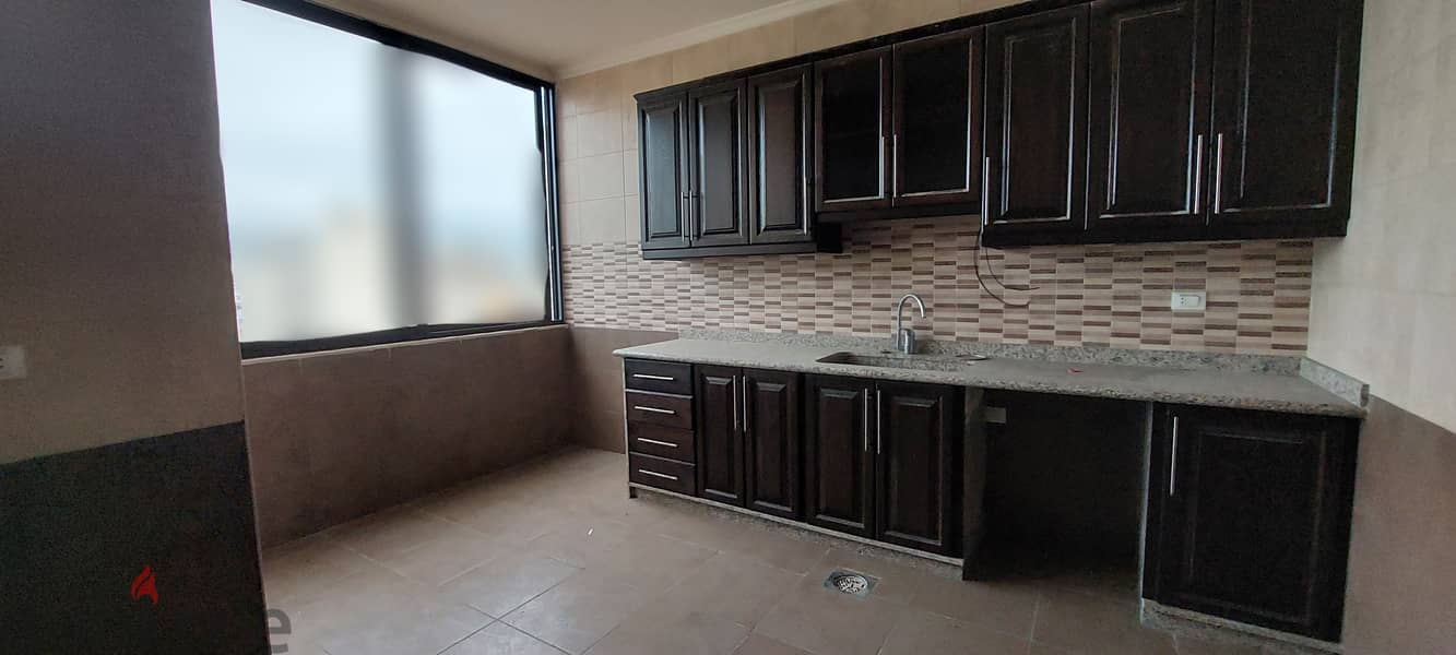 Apartment for sale in Ain El Remmaneh شقة للبيع في عين الرمانه 3