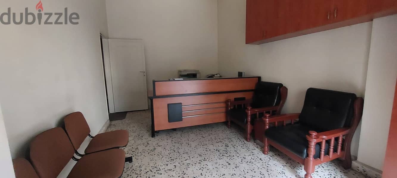 Office or Shop for rent in Furn El Chebbak مكتب أو محل  للإيجار 2