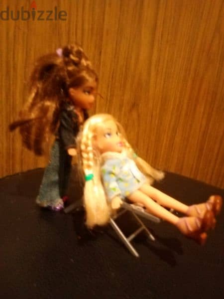 2 LIL BRATZ Smallest Ever MGA wearing dolls, Both +Long chair=16$ 3