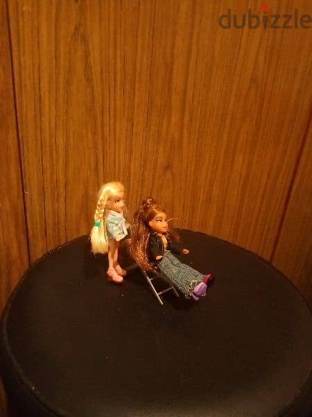 2 LIL BRATZ Smallest Ever MGA wearing dolls, Both +Long chair=16$ 5