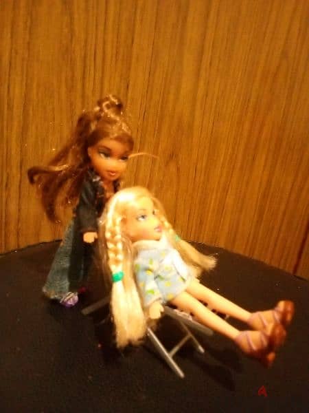 2 LIL BRATZ Smallest Ever MGA wearing dolls, Both +Long chair=16$ 1