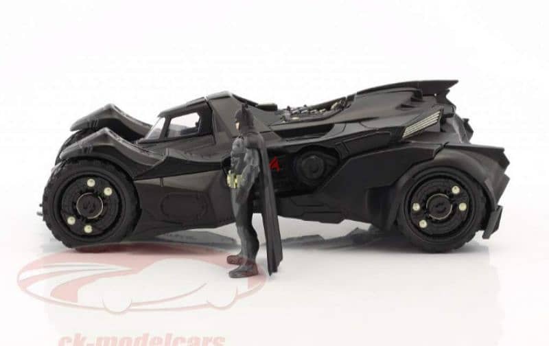 Batmobile Arkham Knight (w/ figure) diecast car model 1:24. 1