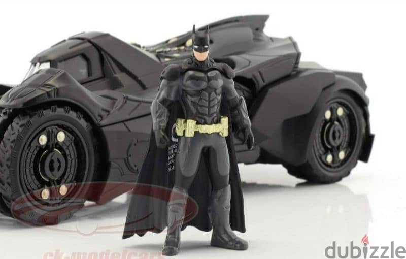 Batmobile Arkham Knight (w/ figure) diecast car model 1:24. 3