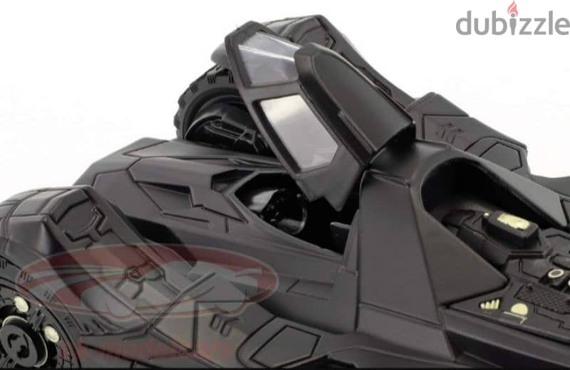 Batmobile Arkham Knight (w/ figure) diecast car model 1:24. 4