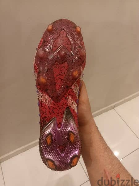 brand new predator shoes for a low price as 40$ it was listed for 80$ 2